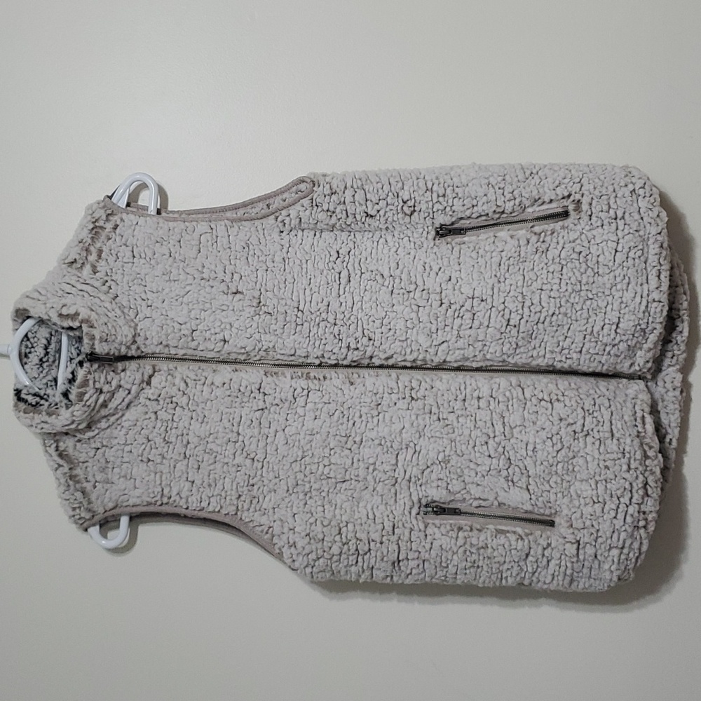Thread and supply vest - Picture 7 of 9